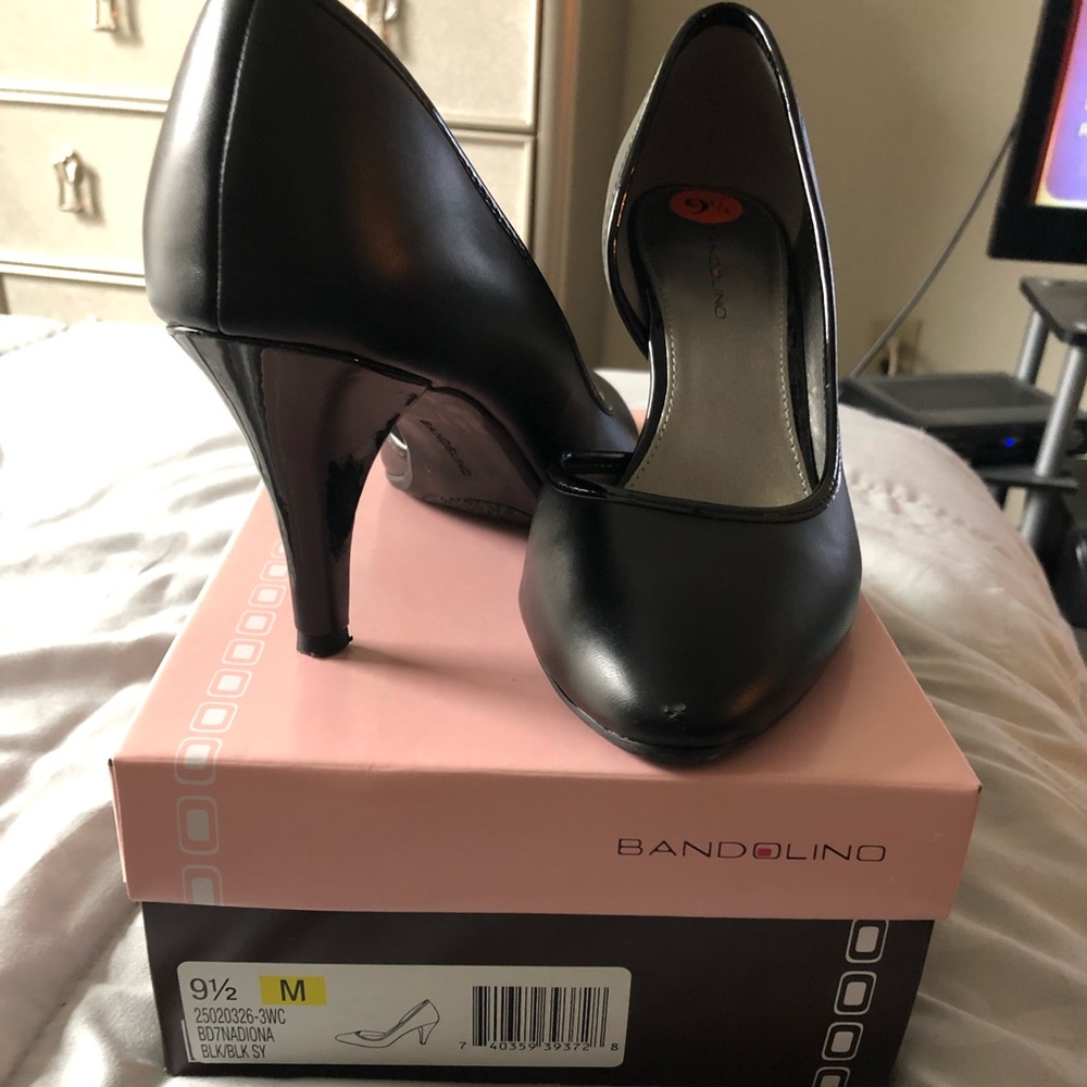 BANDOLINO Pumps.